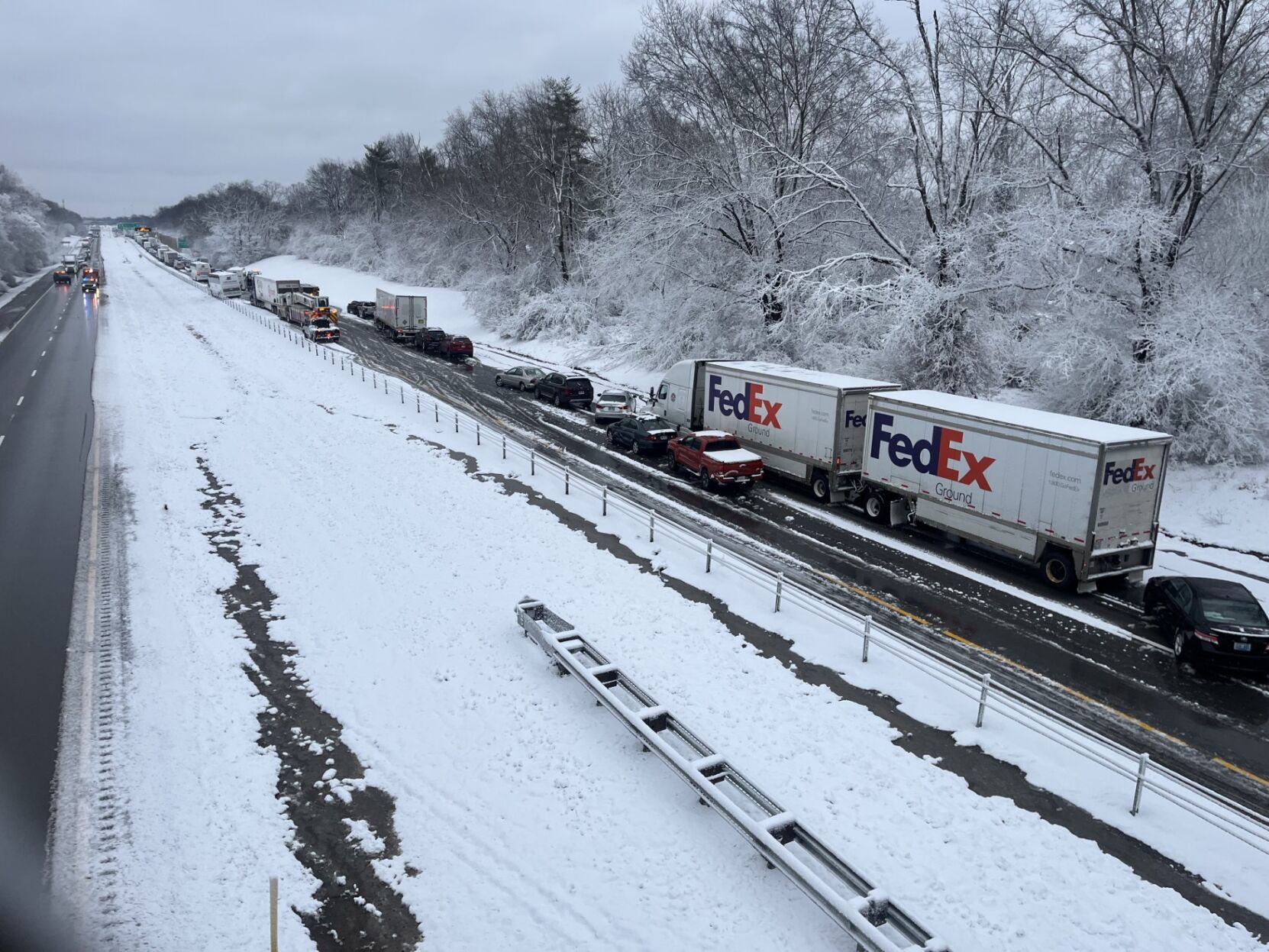 At least 8 injured after tour buses crash on Interstate 71 in Louisville, police say